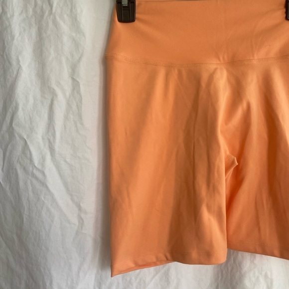 CSB crop shop boutique SERENITY SCRUNCH SHORTS 4" | light orange Size XL - Picture 3 of 9
